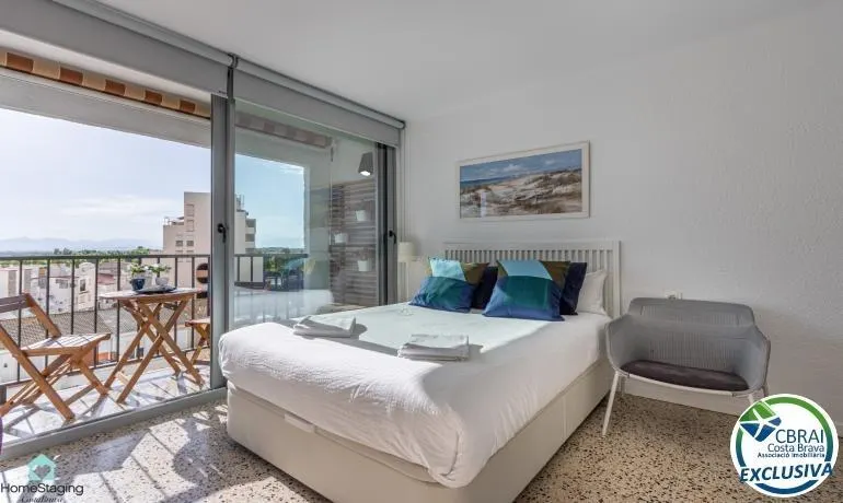 Amplio estudio con licencia turística a 50 m de la playa Empuriabrava