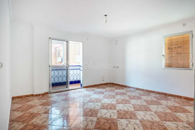 ¡Oportunidad en Alcalá de Guadaira! Piso con gran potencial - foto 3