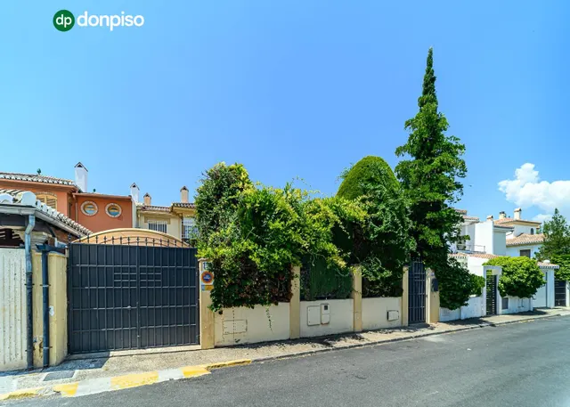 ¡Tu Oasis Privado de Lujo en Cortijo del Aire: Piscina, Espacio y Exclusividad en Albolote! — 36
