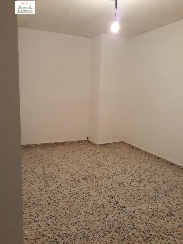 SE VENDE LOCAL — 8