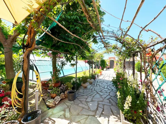 Urbis te ofrece un chalet en venta en la zona de Los Almendros, Villamayor, Salamanca. — 10