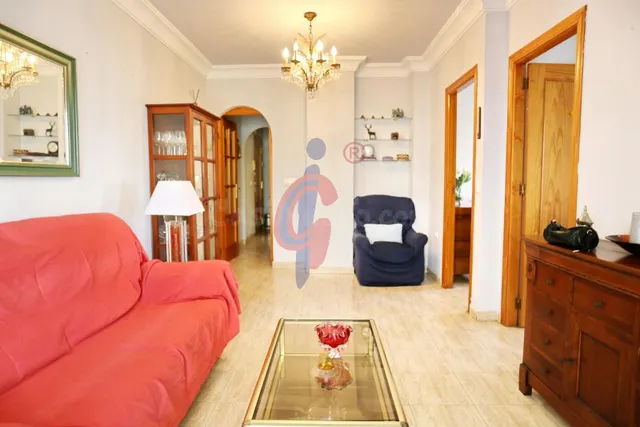 Planta baja en venta en el centro de Guardamar del Segura con gran terraza privada y piscina comunitaria — 4