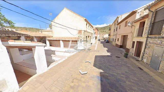 Se vende solar urbano en centro de Alcublas. /H H Asesores, Inmobiliaria en Burjassot/ — 7