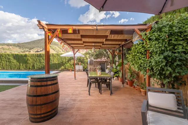 CHALET CON PISCINA Y JARDÍN A SOLO 10 MINUTOS DE GRANADA — 13