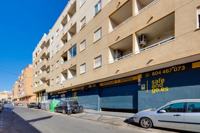 Apartamento 2 dormitorios con parking y piscina comunitaria en Torrevieja — 30