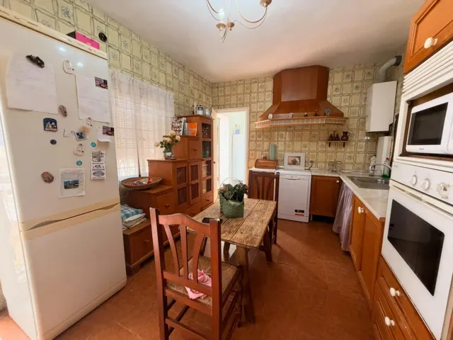 Acogedora casa de planta baja con jardín mediterráneo, patio soleado y gran garaje privado en Las Palas — 26