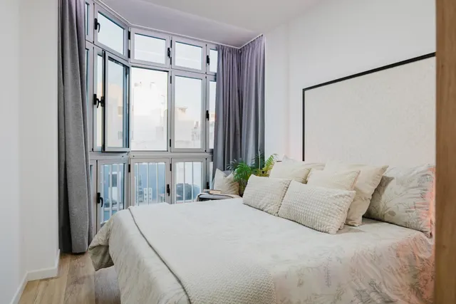 Apartamento reformado y a estrenar con salida directa a Pase de Las Canteras - listo para entrar a vivir — 6