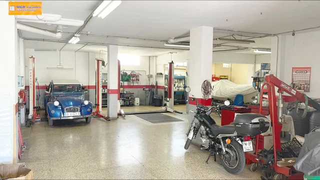 VENTA DE TALLER MECANICO O LOCAL DE 140 M2 CON PUERTA AUTOMATICA, VADO, ventilación Y LUZ NATURAL — 16
