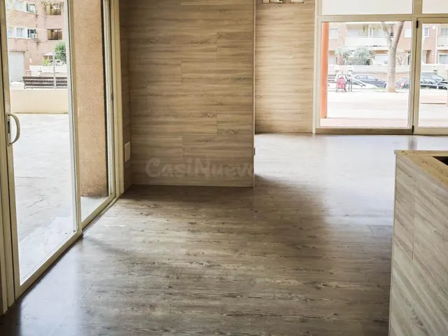 Local comercial en alquiler con gran terraza en Els Closos,  - foto 5