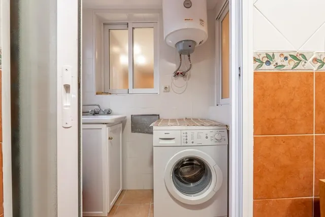 Piso en el centro de Granada, totalmente reformado con dos grandes dormitorios y un baño — 11