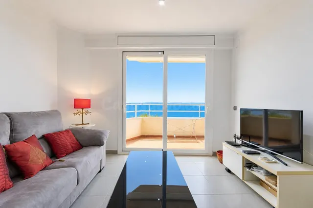 ALQUILER DE TEMPORADA - Apartamento en primera línea de mar 