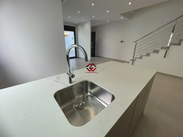 Chalet independiente de diseño con piscina privada y jardín en Heredades — 26