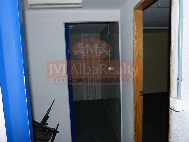 SE VENDE LOCAL 181MTS. A DOS CALLES FACHADA 10.30 Y FACHADA DE 6.30 — 3