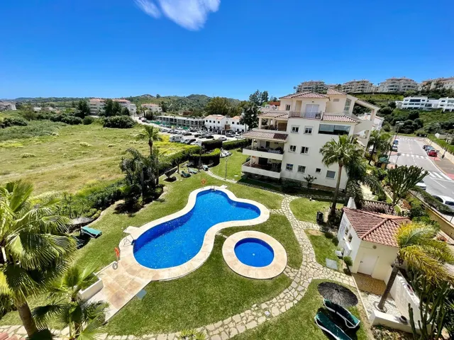 PISO ATICO, TRES DORMITORIOS, 2 PARKING, PISCINA EN LA CALA 