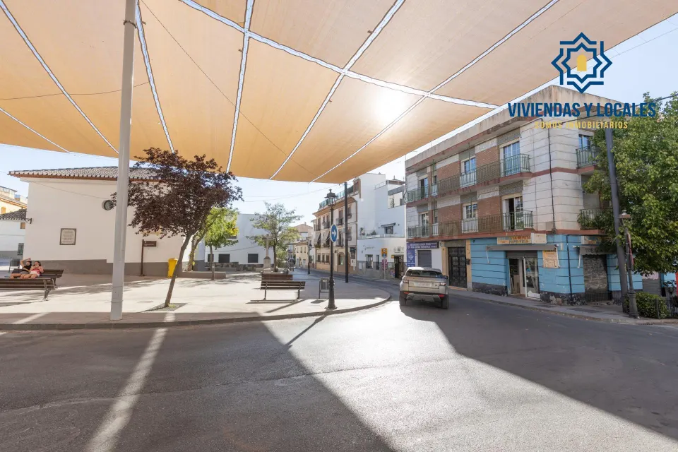 Edificio con gran potencial de inversión en La Zubia