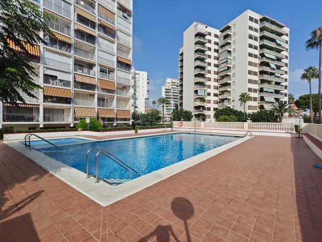 Amplio apartamento de 3 dormitorios con piscina y garaje en 
