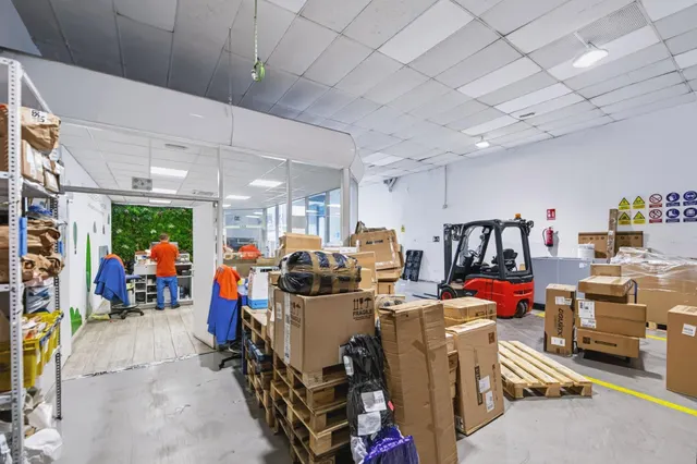 Nave industrial en alquiler en Madrid – Calle Miguel Yuste, 5 — 3