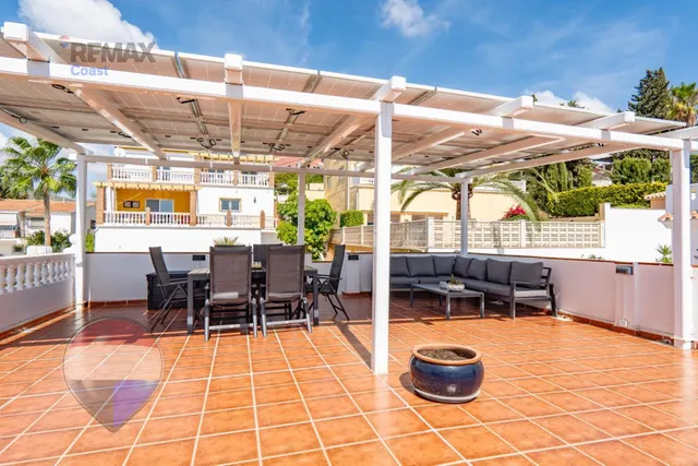 VILLA INDEPENDIENTE CON PISCINA, GRANDES TERRAZAS Y VISTAS AL MAR EN BENAJARAFE — 18
