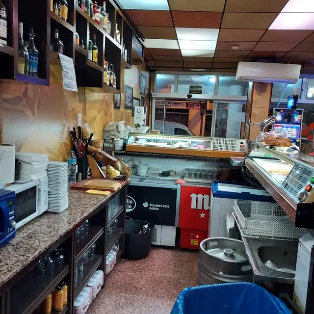 SE TRASPASA BAR-CAFETERIA!!! — 3