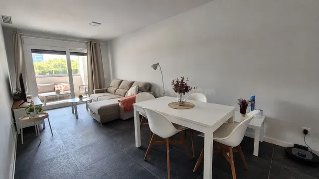 Lujoso apartamento de 2 dormitorios a 5 minutos a pie de la  - foto 2