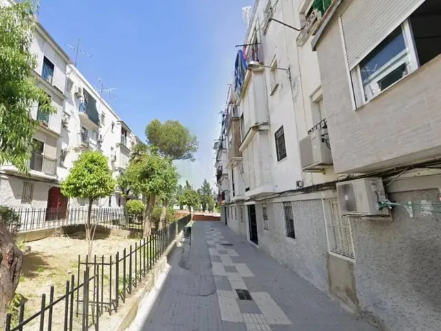 SE VENDE PISO OKUPADO en Calle CHILE Nº 6 San Juan de Aznalfarache (Sevilla) — 2