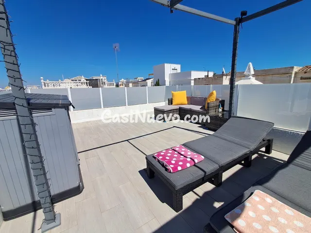 Elegante vivienda en Villamartín con terraza privada en la a - foto 3