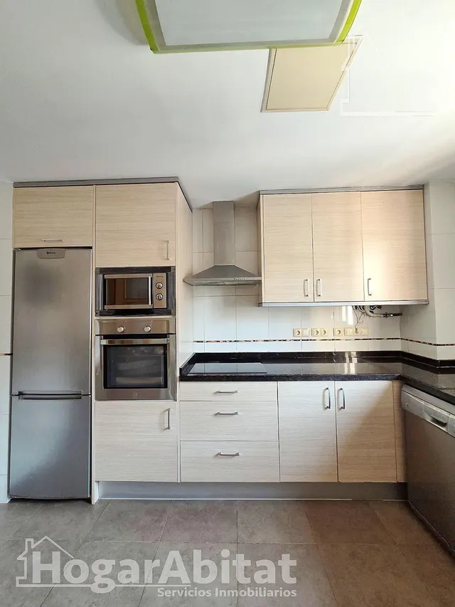 MUY AMPLIO Y EXTERIOR EN RESIDENCIAL CON GARAJE, TERRAZA Y PISCINA — 6