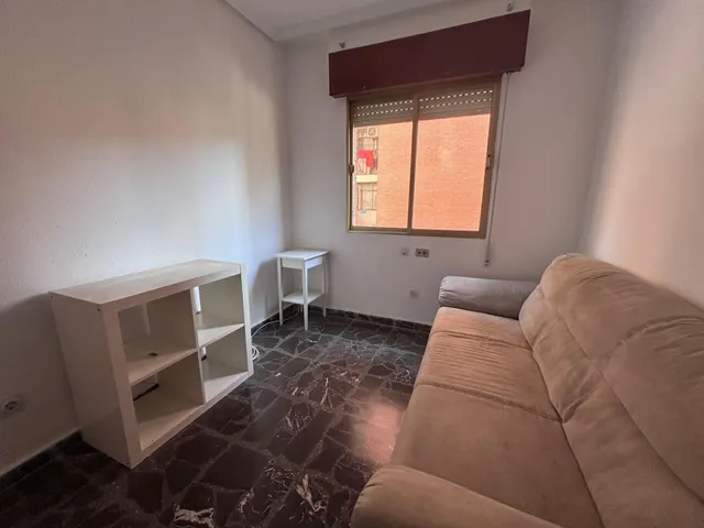 Piso para estudiantes muy luminoso de 3 dormitorios en la Alameda, Cartagena. — 15