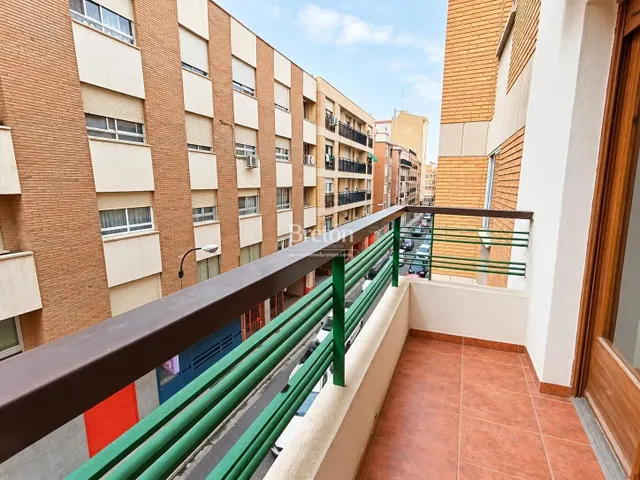 Amplia vivienda de 4 dormitorios con balcón en San Antonio María Claret — 17