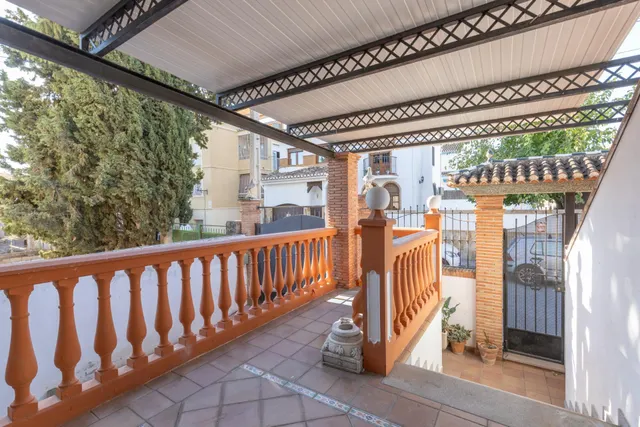 Casa adosada con terraza, vistas a Granada y Sierra Nevada, garaje y sótano — 50