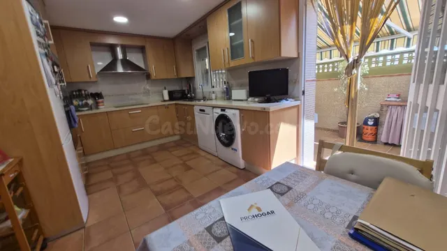 Vivienda unifamiliar de 3 plantas con jardín, terrazas y garaje en Algeciras — 3