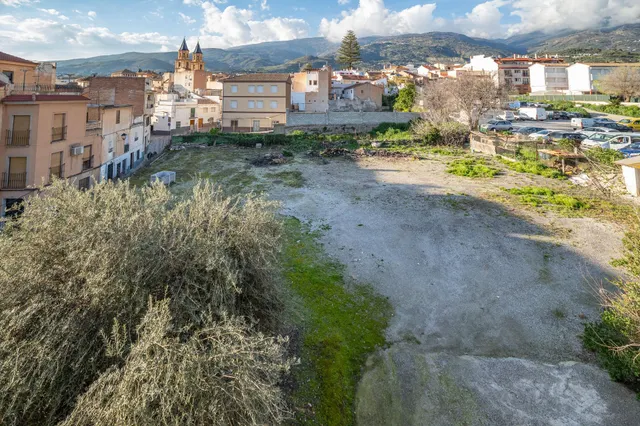 EDIFICIO Y GRAN SOLAR EN EL CENTRO DE ORGIVA — 9