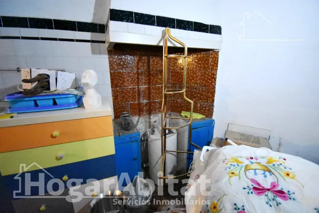 AMPLIA CASA CON TERRAZA PARA REFORMAR — 33