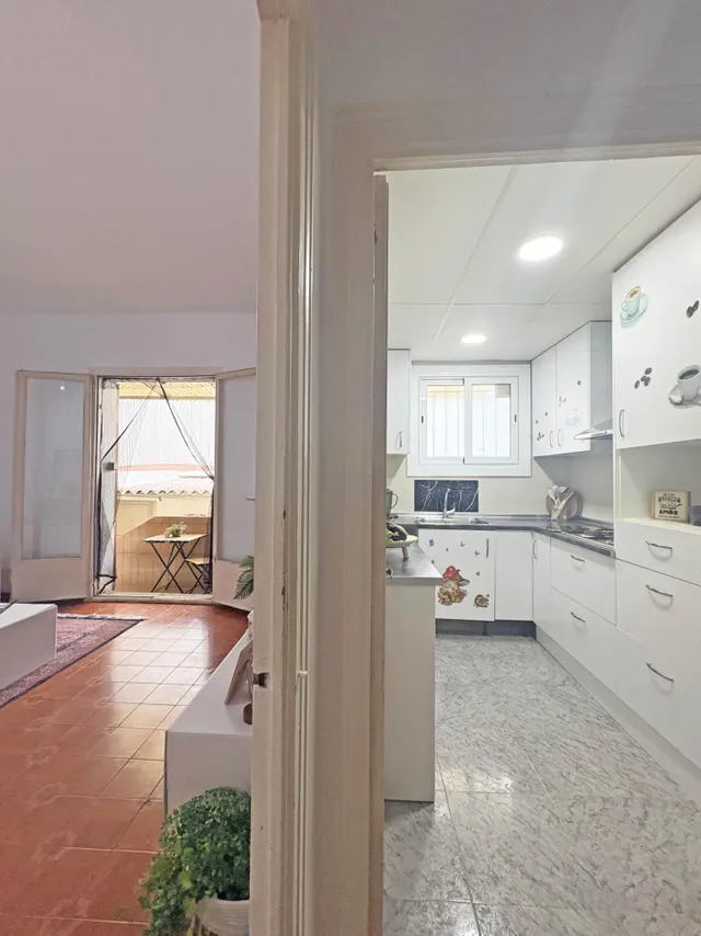 Piso exterior en planta baja con gran patio privado en Terrassa — 18