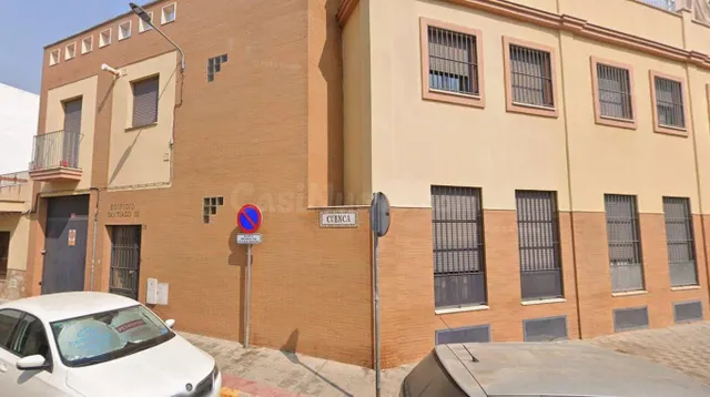 SE VENDE PISO OKUPADO en Calle CUENCA Nº 23 Dos Hermanas (Se - foto 2