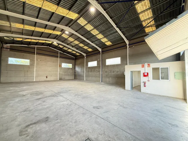 Nave Industrial en Alquiler de 330 m2 + 210 m2 de Patio | 540 m2 de Parcela — 2