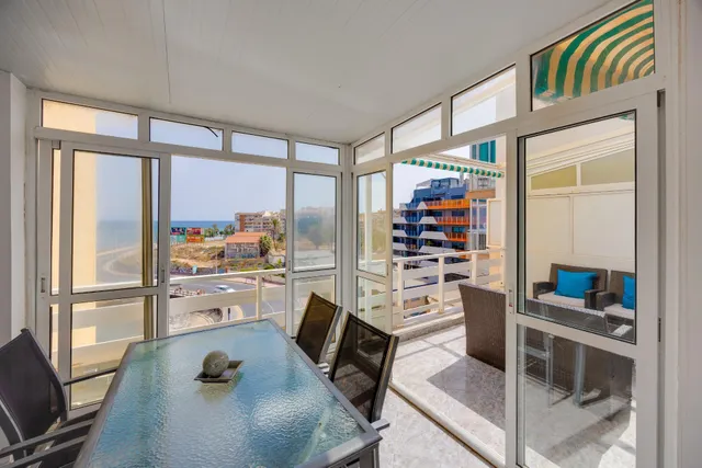 Apartamento de dos dormitorios, en primera línea, con fantásticas vistas al mar — 11