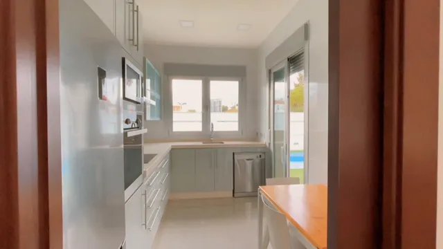 Villa independiente de dos plantas con solárium y piscina privada. — 9