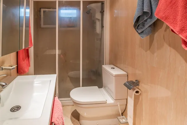 Piso reformado con piscina y garaje — 26