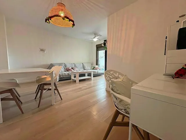 Piso de 3 dormitorios y 2 baños con terraza, piscina y garaje cerrado en La Ermita, Algeciras — 6