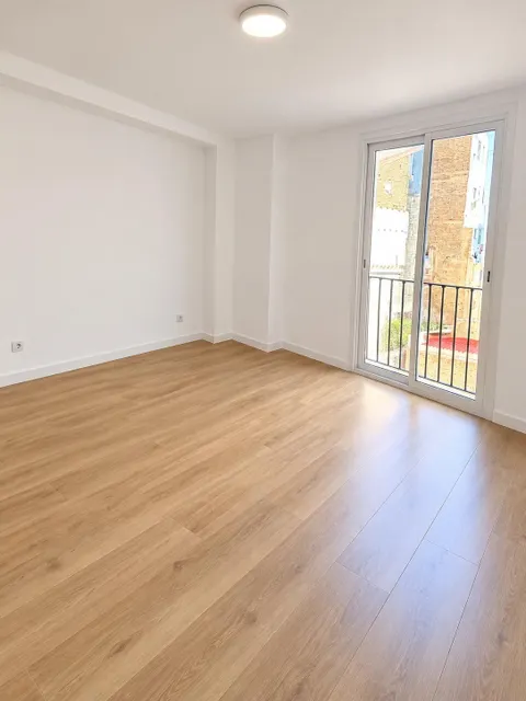 Oportunidad en Zaragoza centro: piso reformado de 2 hab con balcón