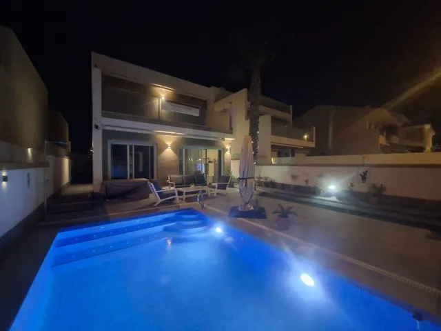 Villa 3 habitaciones 111m² en venta - Zona Pueblo — 37