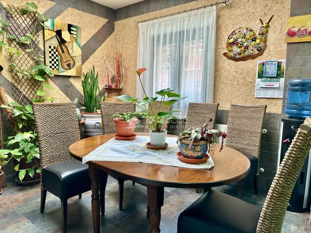 SE VENDE CASA EN MUY BUEN ESTADO EN EL CENTRO DE ASPE — 18