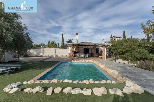 Chalet independiente con pozo propio y placas solares — 34