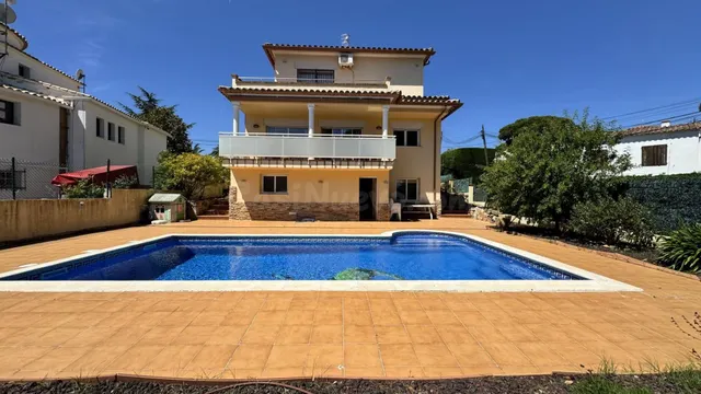 Venta extraordinario chalet en urbanizacion de Platja D'Aro - foto 2