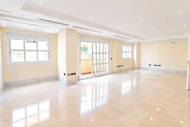 OFICINA DE 110 M2 CON GARAJE Y POSIBILIDAD DE CAMBIO DE USO A VIVIENDA EN ARROYO DE LA MIEL – BENALMÁDENA — 9
