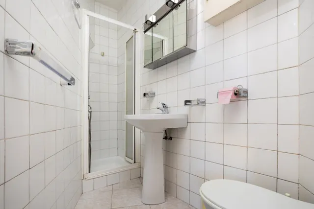 Espectacular edificio a 3 calles con vivienda y locales comerciales en pleno centro de Alhama de Gr — 39