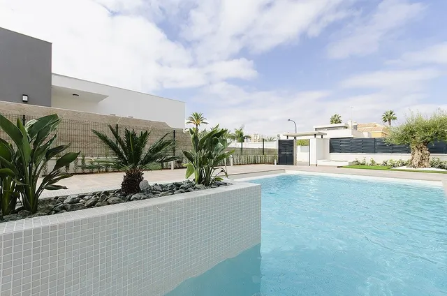 VILLA DE OBRA NUEVA EN ORIHUELA COSTA (CAMPOAMOR) - foto 3