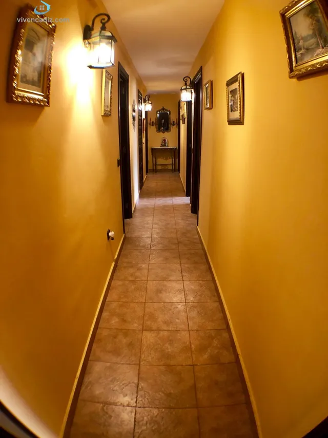 AMPLIA VIVIENDA CON ASCENSOR - ZONA CENTRO — 42