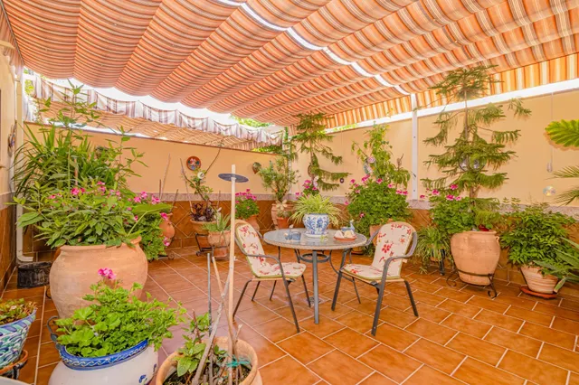 Fantástica casa adosada con gran patio, sótano habitable y e